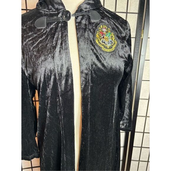Harry Potter Black Velvet Hooded Robe - Picture 2 of 9